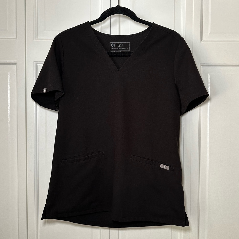 FIGS Women’s Black Casma Scrub Top